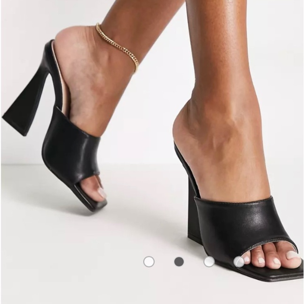 @@@RAID@@RAID Wide Fit Jemma platform heel sandals in black. Size 6 (37) UK-4